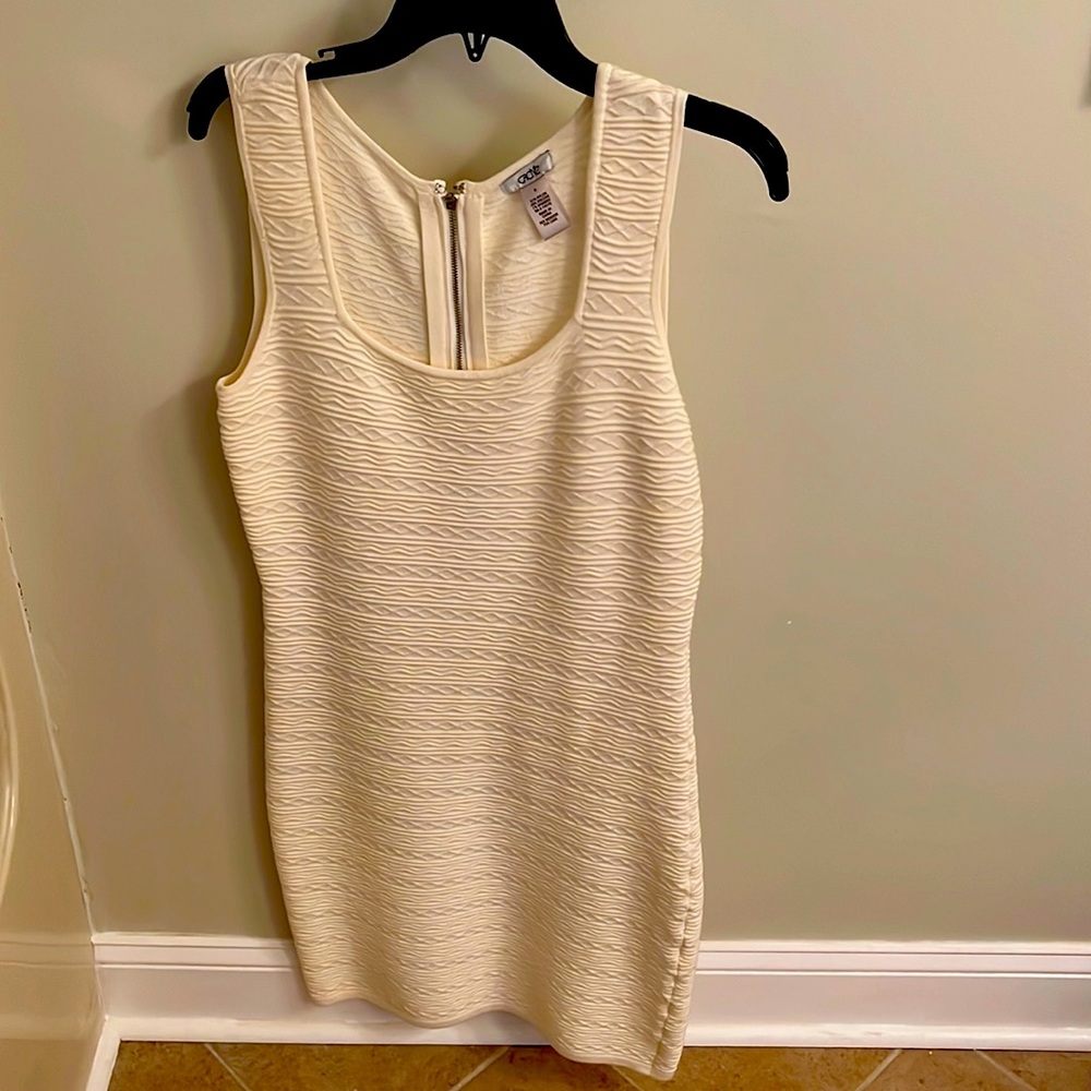 Cache Cream Textured Sleeveless Sheath Dress